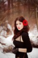 /album/fotogaleria/mujer-con-flor-roja-jpg/
